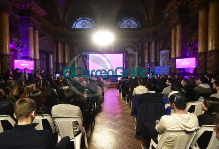 Garro participó de la presentación de la primera escuela de herramientas digitales y nuevas tecnologías de La Plata 2