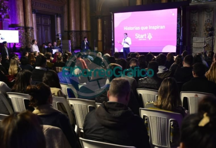Garro participó de la presentación de la primera escuela de herramientas digitales y nuevas tecnologías de La Plata 3