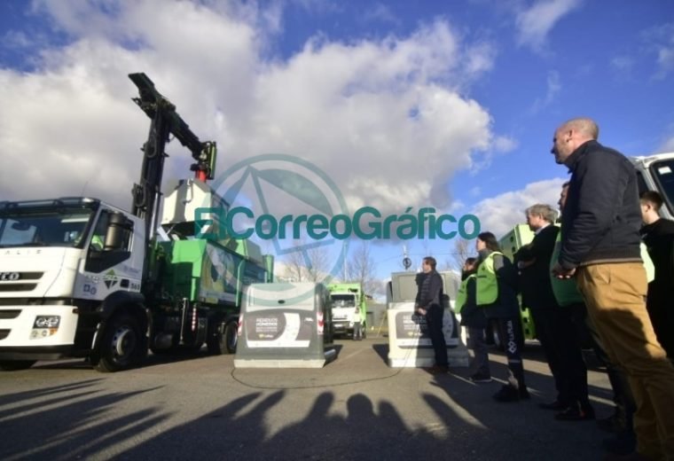 Garro presentó el nuevo sistema de contenedores de basura 2