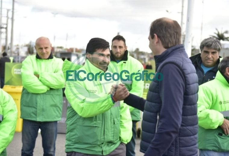 Garro presentó el nuevo sistema de contenedores de basura 3