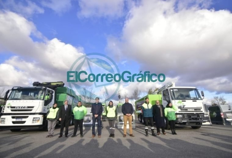 Garro presentó el nuevo sistema de contenedores de basura 5