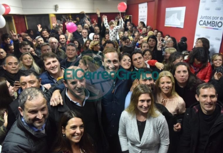Julio Garro inauguró un local del Juntos por el Cambio en Villa Elvira 1