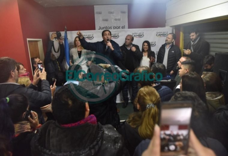 Julio Garro inauguró un local del Juntos por el Cambio en Villa Elvira 4