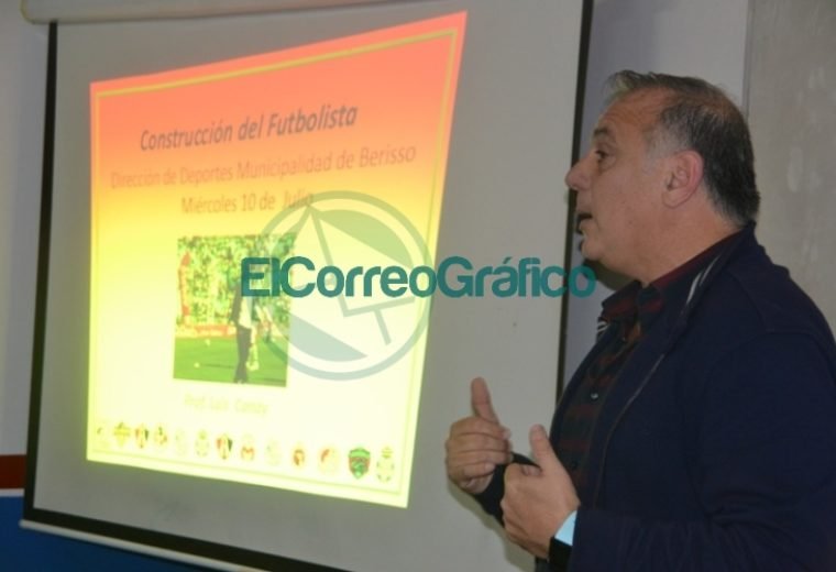 Luís Alberto Canay disertó en el Curso de Director Técnico Infanto-Juvenil 01
