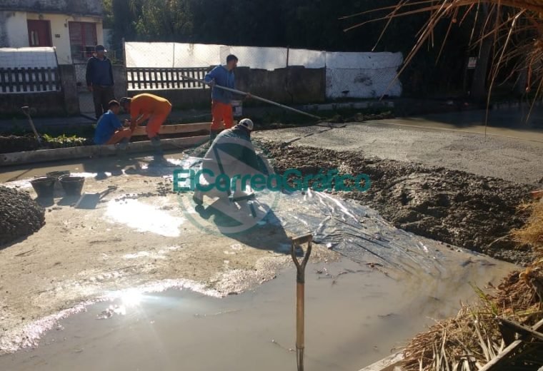 Nedela visitó a vecinos de la calle 174 entre 36 y 38 de Villa Zula donde se está pavimentando 5