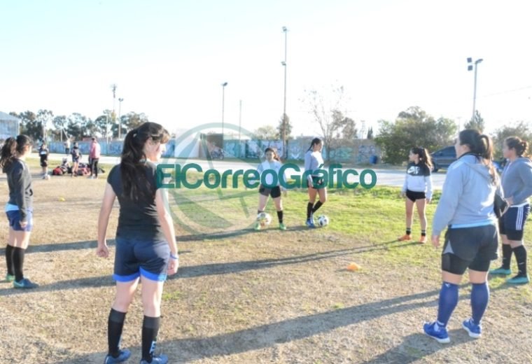 Nedela visitó el entrenamiento del equipo de Fútbol Femenino del Club Villa San Carlos 1