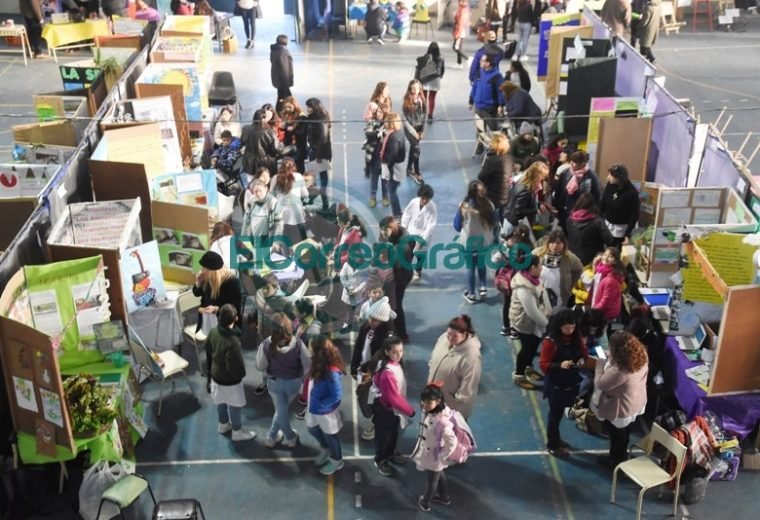 Sanchez Zinny recorrió la Feria de Ciencias Distrital y de la Primera Exposición Educativa de Berisso 6