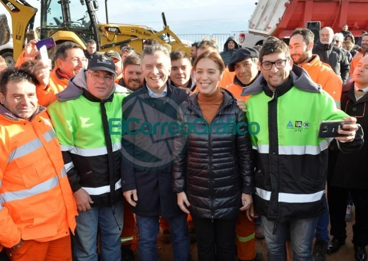 Vidal acompañó a Macri en la obra de un tramo de la Ruta Nacional 3 Vidal acompañó a Macri en la obra de un tramo de la Ruta Nacional 3