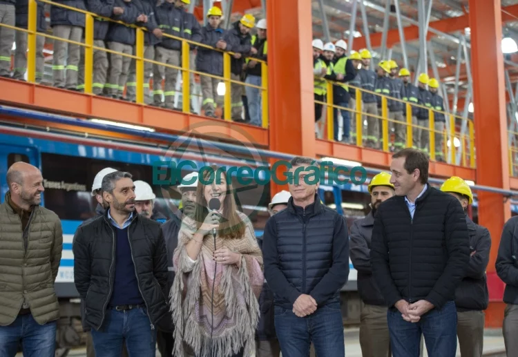 Vidal en los talleres del Roca de Tolosa: "Los trenes de la provincia de Buenos Aires se pusieron de pie" Vidal en los talleres del Roca de Tolosa: "Los trenes de la provincia de Buenos Aires se pusieron de pie"