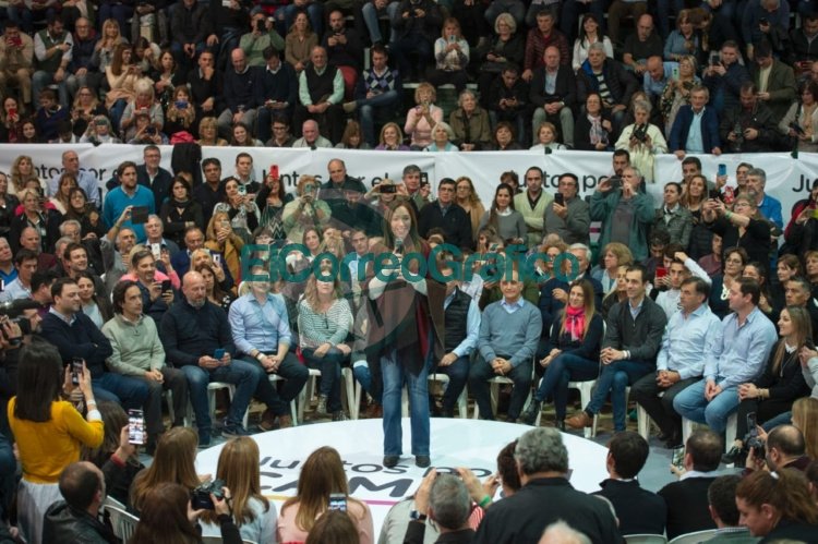Vidal lanzó su campaña en Junín: “A esta provincia la tuvieron de rodillas, pero se está poniendo de pie y ahora va a avanzar de verdad” Vidal lanzó su campaña en Junín: “A esta provincia la tuvieron de rodillas, pero se está poniendo de pie y ahora va a avanzar de verdad”