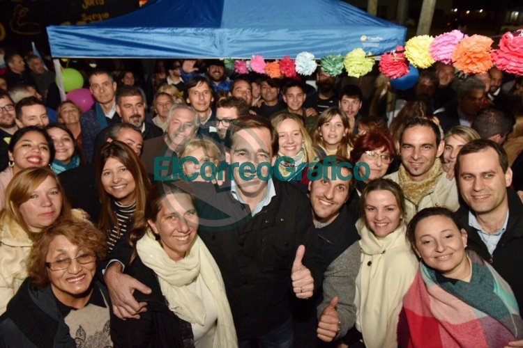 Garro abrió otro búnker en Tolosa: “en el Frente de Todos están los políticos que no hicieron la obras hidráulicas porque no se ven y miraban para otro lado cuando la ciudad se inundaba” Garro abrió otro búnker en Tolosa: “en el Frente de Todos están los políticos que no hicieron la obras hidráulicas porque no se ven y miraban para otro lado cuando la ciudad se inundaba”