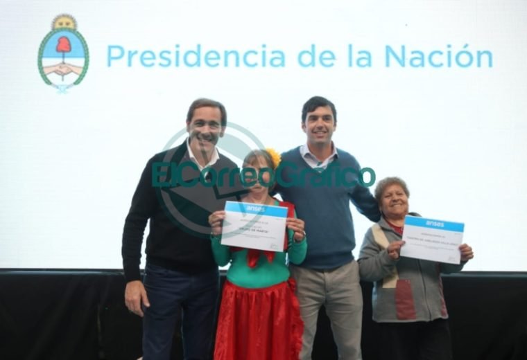Garro celebró el Día del Abuelo en el Club Unión Vecinal 1