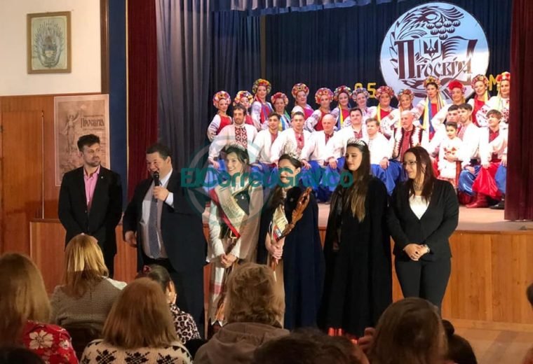 La flamante Representante Cultural de la Colectividad Ucraniana es Gisela Ricabarra Petryczka 2