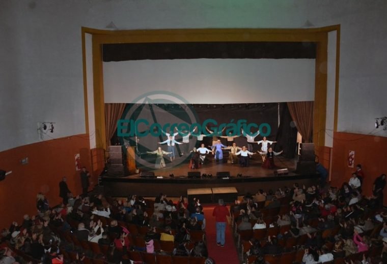 Teatro Municipal Cine Victoria volvió a abrir sus puertas 01