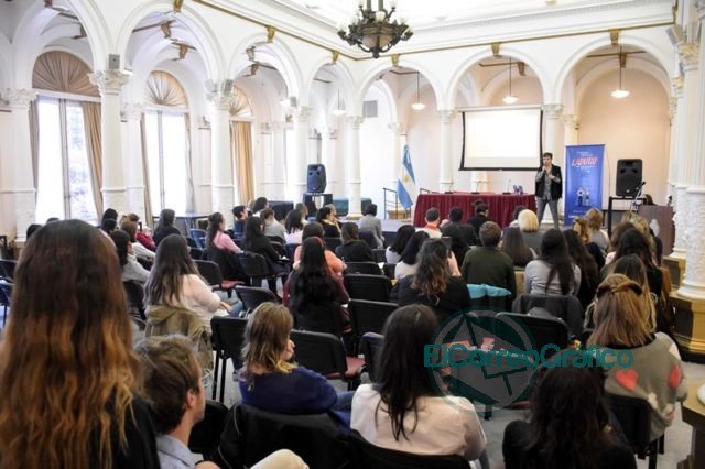 Conectando mujeres: una jornada para potenciar el desarrollo de las mujeres en tecnologías Conectando mujeres: una jornada para potenciar el desarrollo de las mujeres en tecnologías