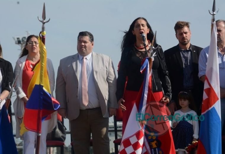 Desembarco Simbólico de Inmigrantes 2019 Berisso 13