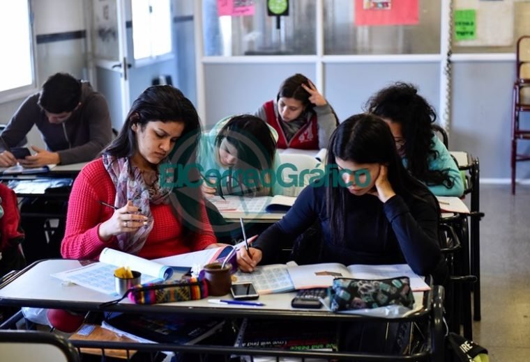 El 93% de las escuelas secundarias de todo el país rindieron la evaluación Aprender 3