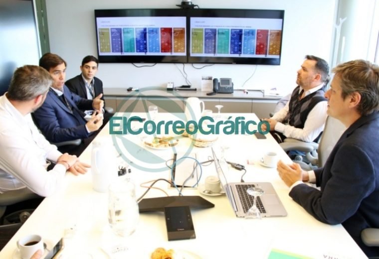 El ministor de Producción bonaerense Javier Tizado recorrió el centro YTec en Berisso 1