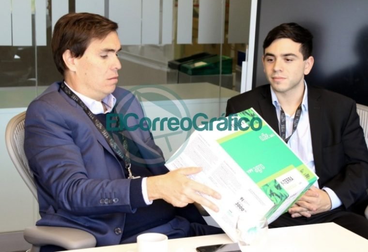 El ministor de Producción bonaerense Javier Tizado recorrió el centro YTec en Berisso 2