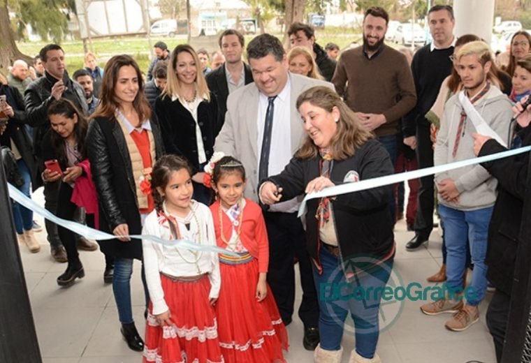 Nedela junto a vecinos del barrio El Carmen, inauguró el Centro Cultural y Polideportivo 1