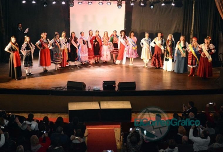 Fiesta Provincial del Inmigrante: Se presentaron las Representantes Culturales de las Colectividades Se presentaron las 20 Representantes Culturales de la Colectividades 21