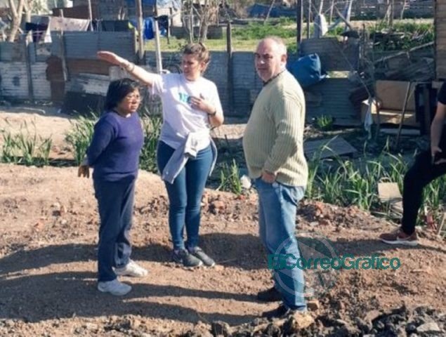 Los candidatos de La Plata, sin Garro ni Saintout, construyeron veredas junto a la organización TECHO