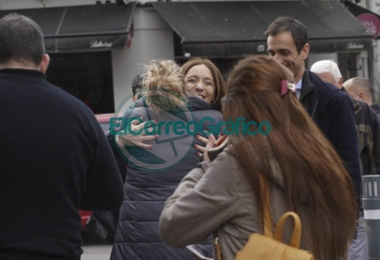 Vidal estuvo en un hospital de Junín y dialogó con vecinos 1