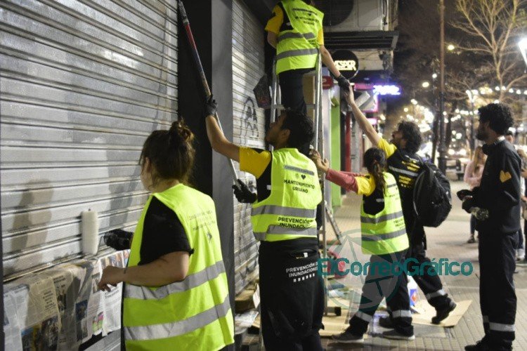 El Municipio revaloriza las persianas de calle 12 con intervenciones artísticas