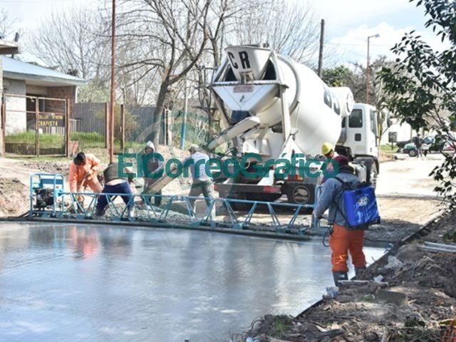 Última etapa de los trabajos de pavimentación sobre calle 122 bis entre 14 y 15