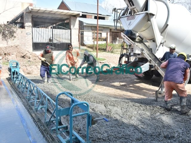 Última etapa de los trabajos de pavimentación sobre calle 122 bis entre 14 y 15