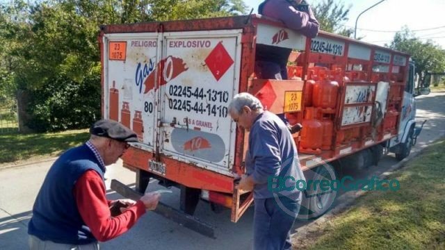 El negocio con los pobres: vendió más de 20 mil garrafas para ser candidato a concejal de Cagliardi El negocio con los pobres: vendió más de 20 mil garrafas para ser candidato a concejal de Cagliardi
