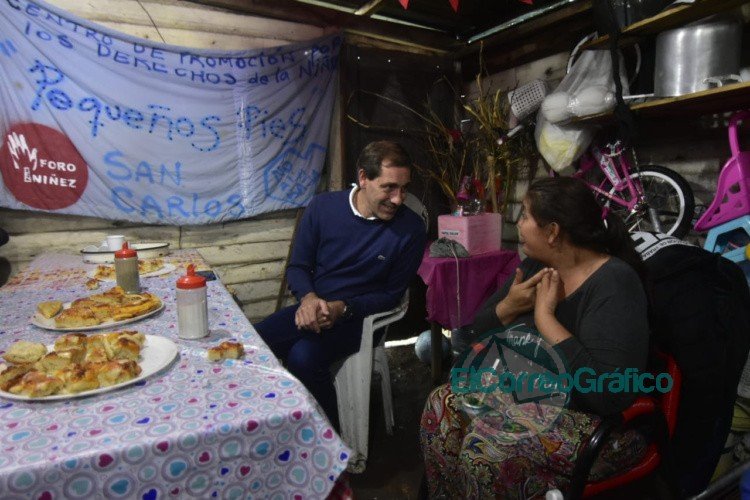 Garro recorrió San Carlos y aseguró que “nuestra prioridad es llevar asfalto, agua potable, cloacas, electricidad y gas seguros a todos los barrios” Garro recorrió San Carlos y aseguró que “nuestra prioridad es llevar asfalto, agua potable, cloacas, electricidad y gas seguros a todos los barrios”