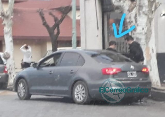 Kicillof se baja de un auto caro en cada ciudad y se sube a un Clio barato para la foto de campaña1