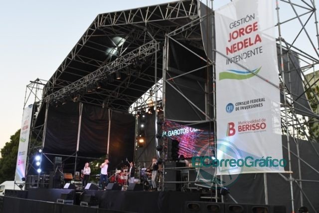 Los Totora le pusieron todo su ritmo ante una gran concurrencia en Berisso Los Totora le pusieron todo su ritmo ante una gran concurrencia en Berisso
