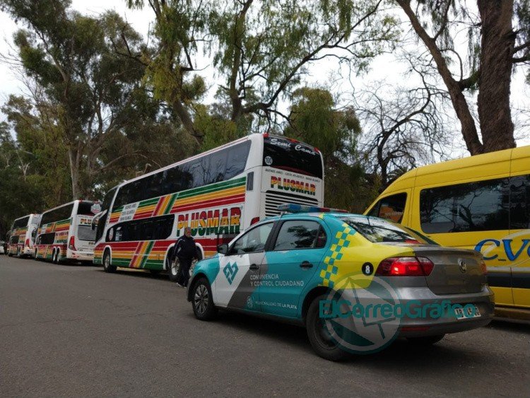 Avanzan en La Plata los controles a colectivos destinados a realizar viajes estudiantiles