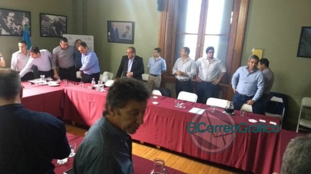 Intendentes radicales quieren ser los interlocutores en la oposición