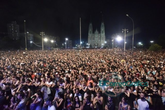 Plaza Moreno se colmó de más de 200 mil almas por el 137° Aniversario de La Plata