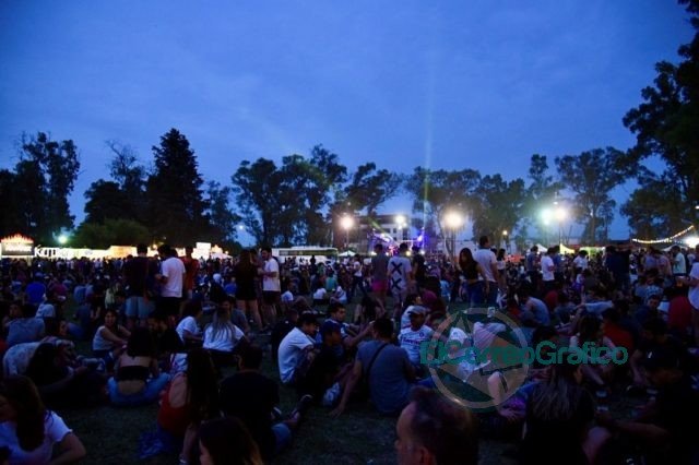 Una multitud participó este fin de semana del Oktoberfest en el camping municipal