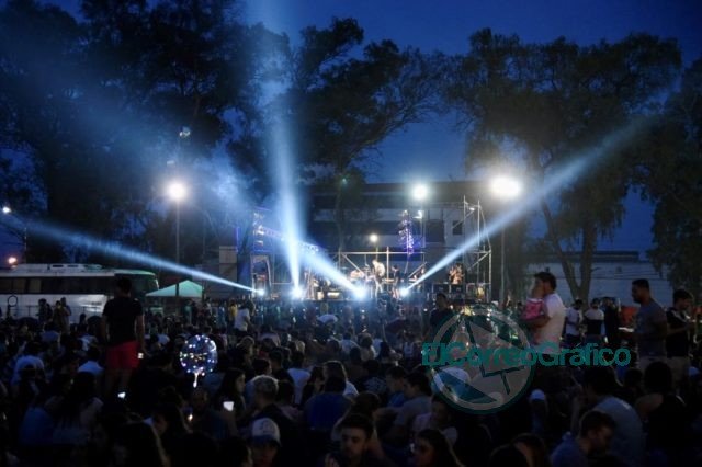 Una multitud participó este fin de semana del Oktoberfest en el camping municipal