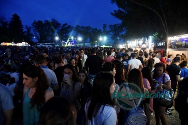 Una multitud participó este fin de semana del Oktoberfest en el camping municipal