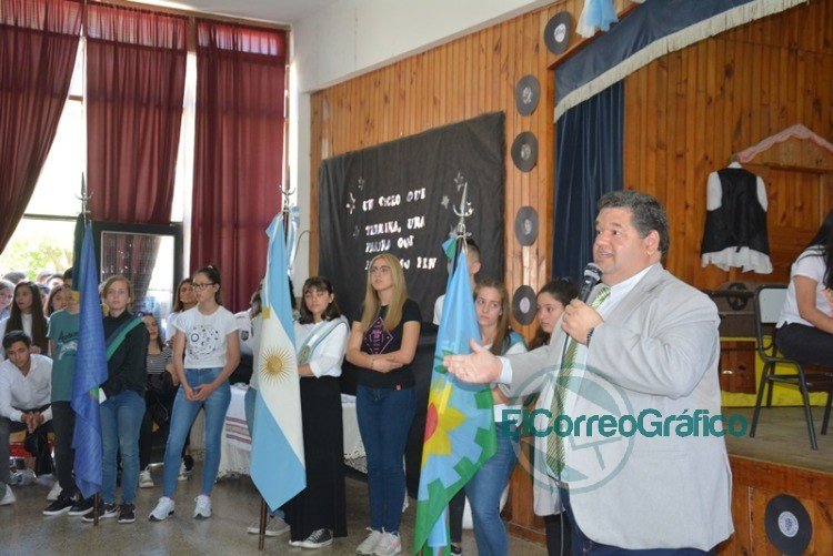 Acto Oficial de cierre de Ciclo Lectivo en la Escuela Secundaria N° 8 de Berisso Acto Oficial de cierre de Ciclo Lectivo en la Escuela Secundaria N° 8 de Berisso