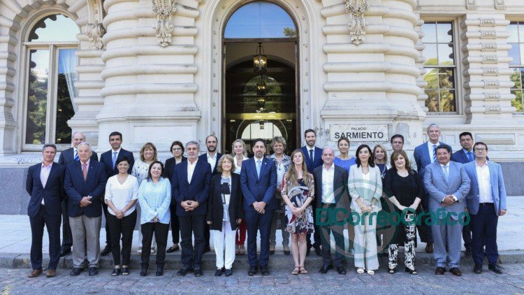 Nicolás Trotta junto a los 24 Ministros de Educación de la Nación