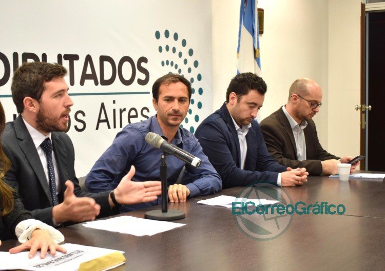 "El Presupuesto de Garro es cero obras, menos seguridad y más plata para burócratas y funcionarios" "El Presupuesto de Garro es cero obras, menos seguridad y más plata para burócratas y funcionarios"