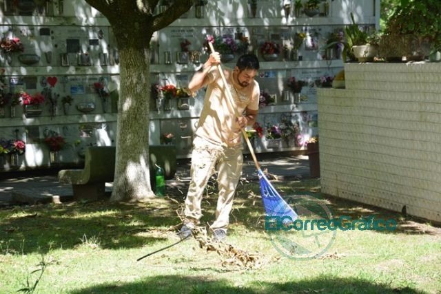 Restauración y mantenimiento en el Cementerio Parque de Berisso