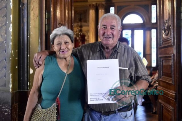 Se entregó escrituras sociales a 146 familias de La Plata