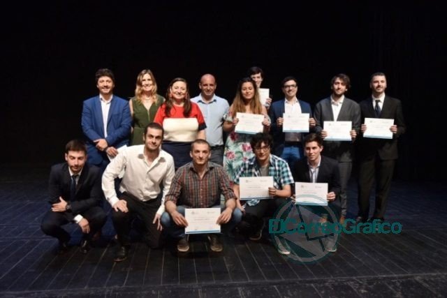 Se reconoció a los mejores promedios en educación adulta, especial y universitarios de La Plata