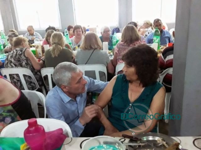 Cagliardi visitó a los abuelos que disfrutan de la Colonia de Vacaciones