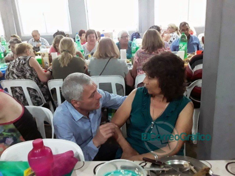 Cagliardi visitó a los abuelos que disfrutan de la Colonia de Vacaciones