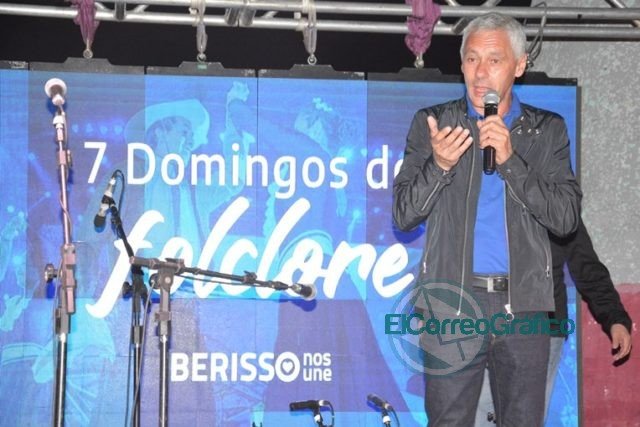 Comenzó el popular festival “7 Domingos del Folclore” en la plaza “17 de Octubre”