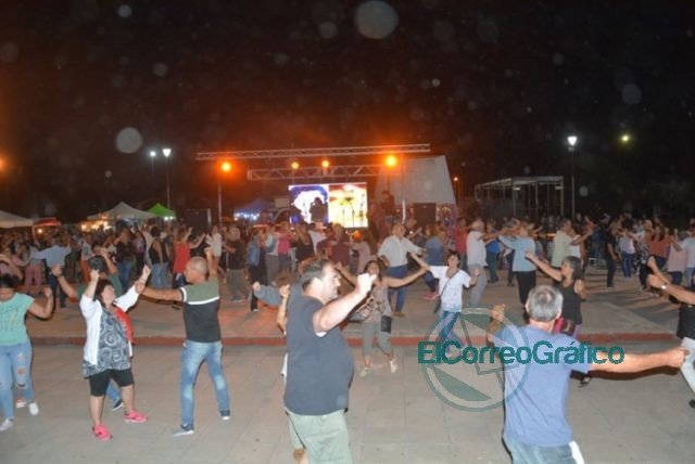 Comenzó el popular festival “7 Domingos del Folclore” en la plaza “17 de Octubre”